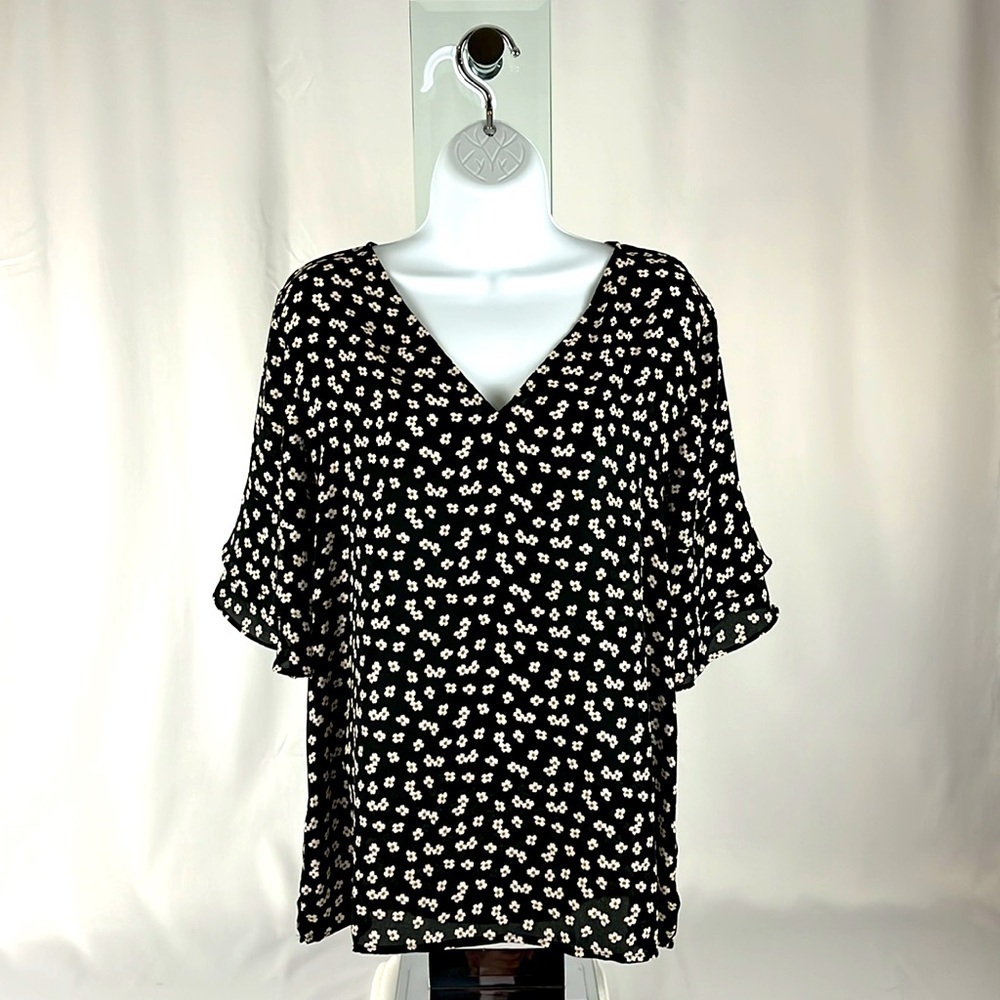 LOFT Outlet Womens Blouse Top Size M Cream Black Blush Floral Print Short Sleeve